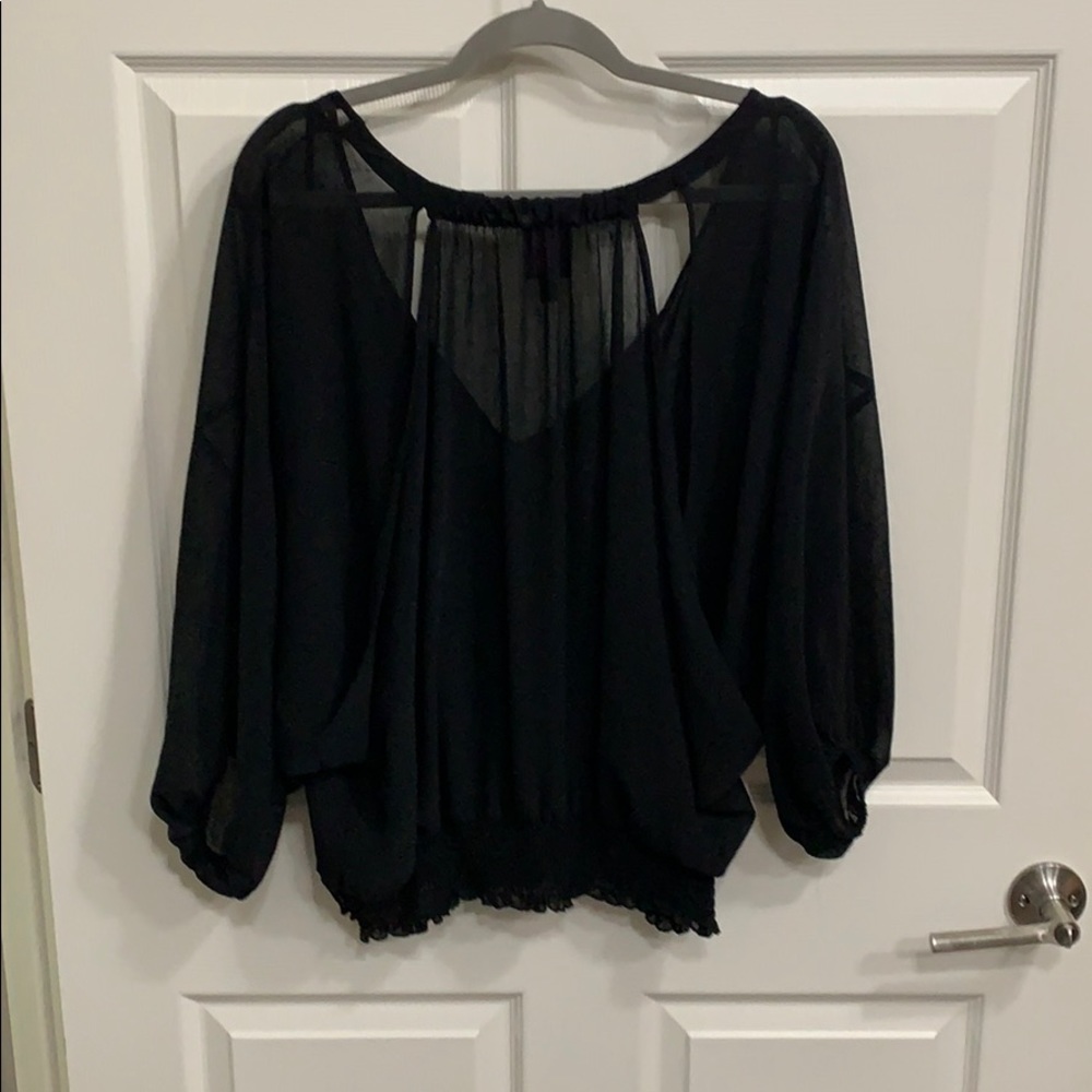 Blouse 💕 - Picture 2 of 2